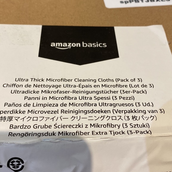 Amazon Basics Ultra Thick Microfibre Cleaning Cloths - Picture 5 of 7